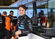 英雄联盟总决赛直播-梅赛德斯完胜索伯车队，皮亚斯特里带队取胜