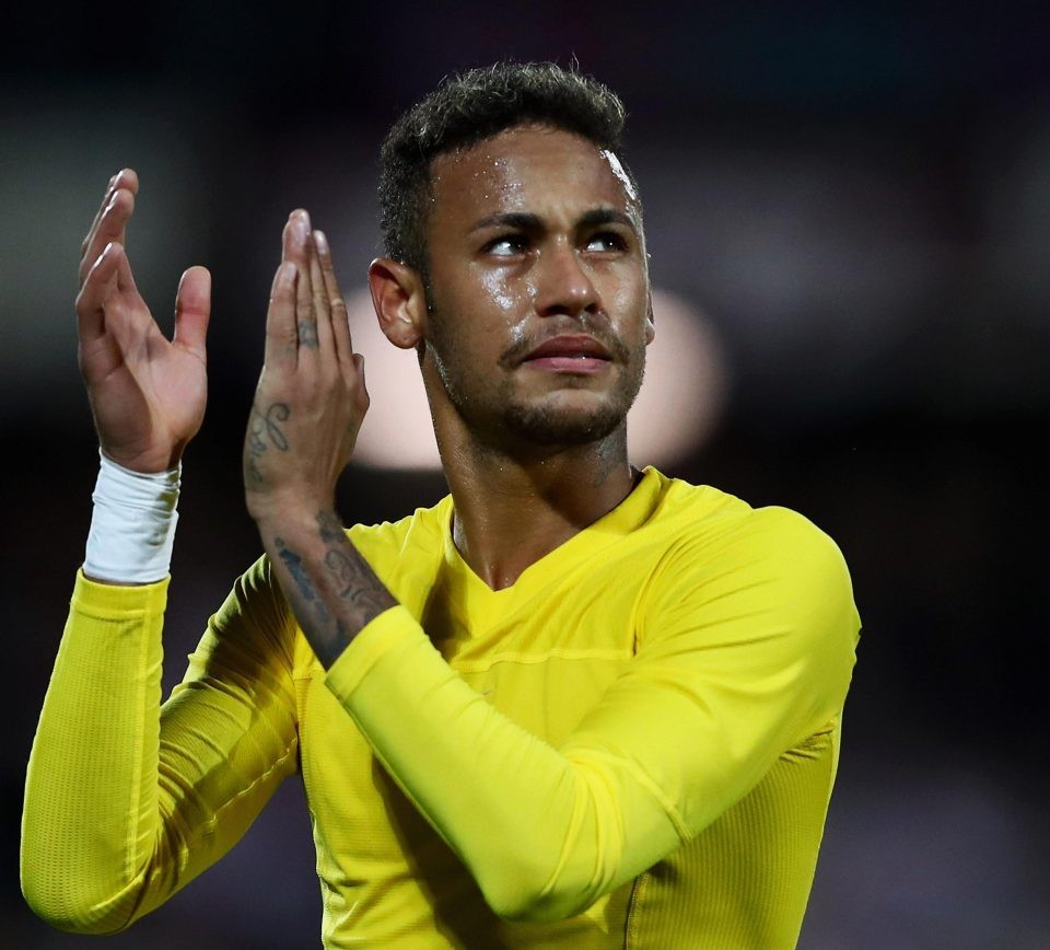 关于巴黎圣日耳曼前锋内马尔连场进球，助球队晋级的信息