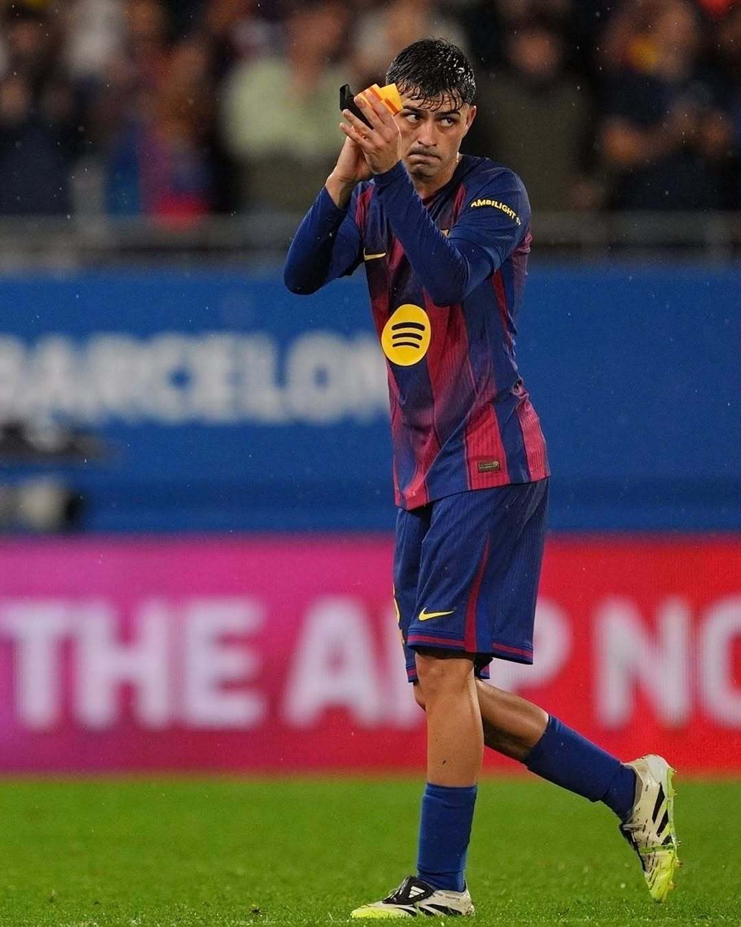 巴萨球员势不可挡，凭借团队合作赢得比赛的简单介绍