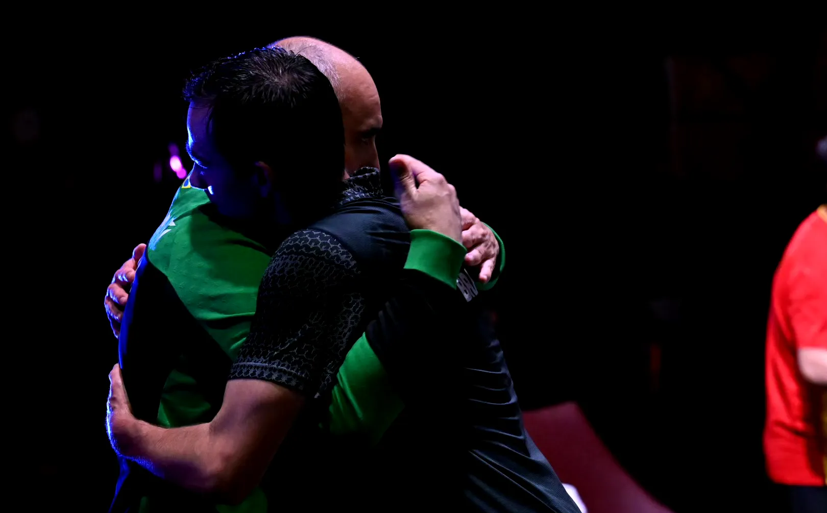 关于比分悬殊大战落幕，激烈角逐引人瞩目！的信息