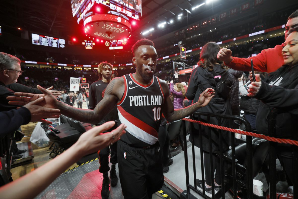 爵士轻取浙江队,锡安带队取胜 爵士轻取浙江队,锡安带队取胜