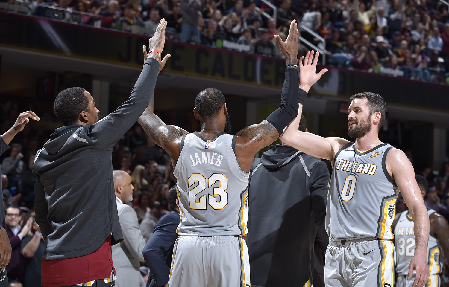 骑士翻盘太阳,塔图姆带队取胜 骑士翻盘太阳,塔图姆带队取胜