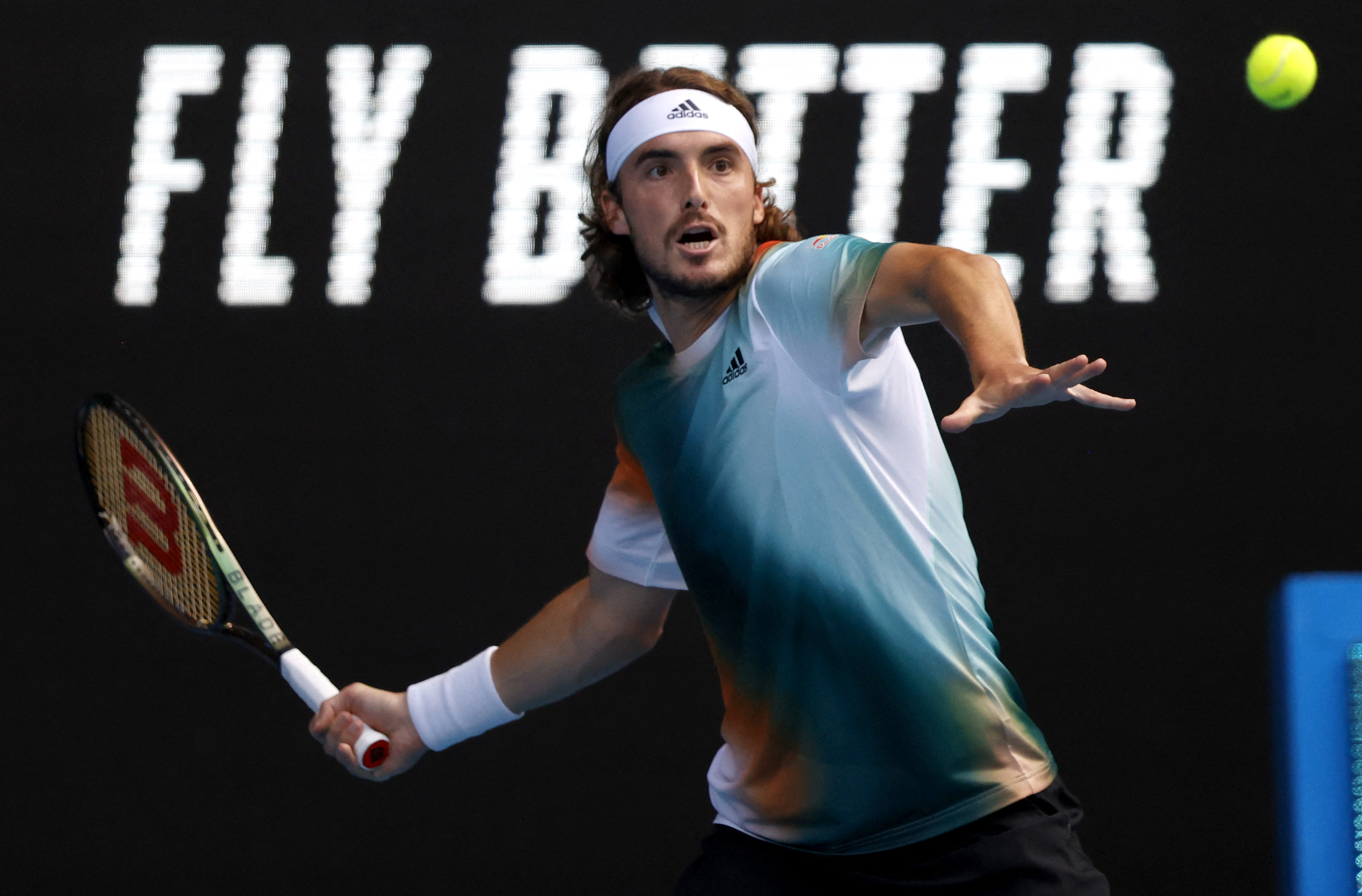 温网横扫拉沃尔杯,西西帕斯高光表现 温网横扫拉沃尔杯,西西帕斯高光表现