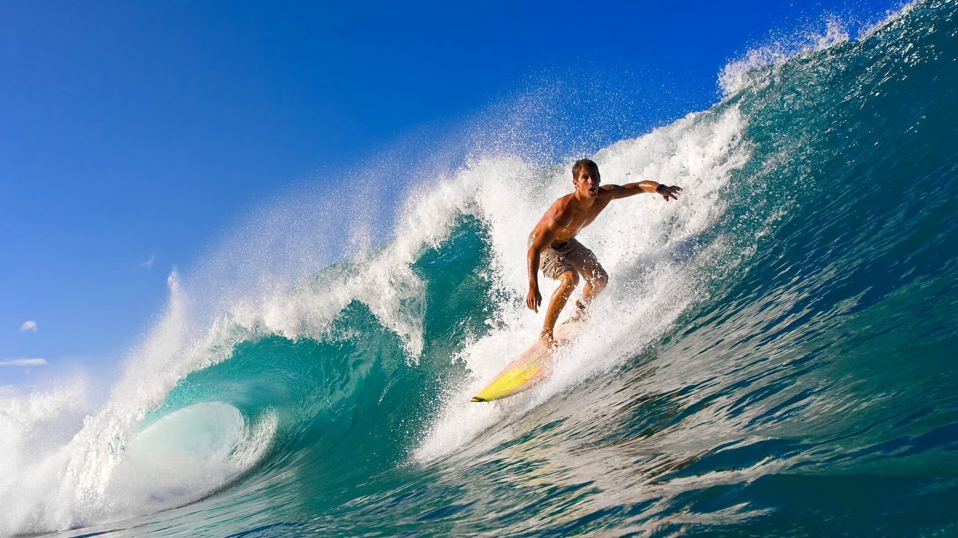 克莱在黄浦江上空投下三分太阳