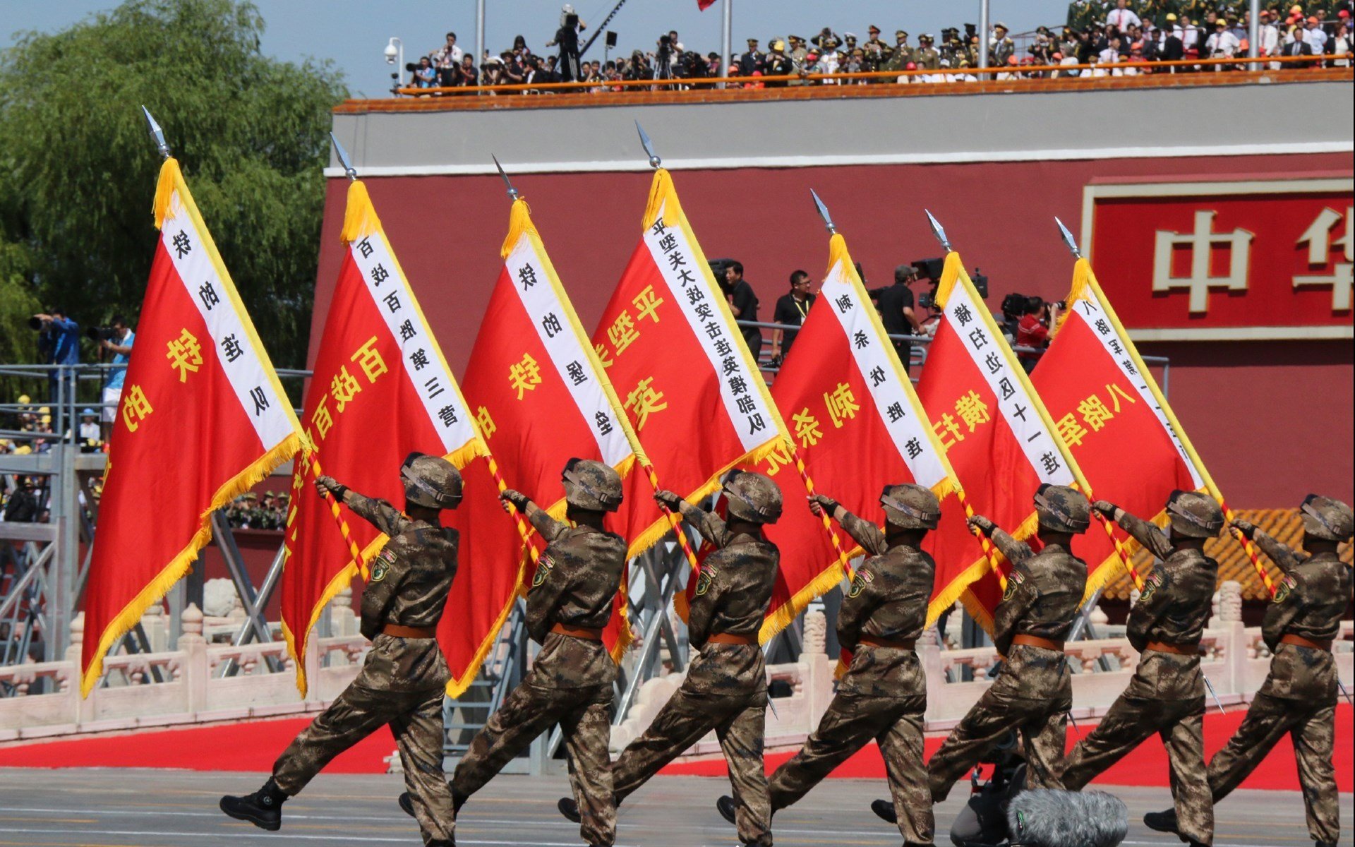 欧冠焦点战，AC米兰的塔可战术如何用龙舌兰的烈度，在仙人掌丛中碾碎墨西哥铁壁