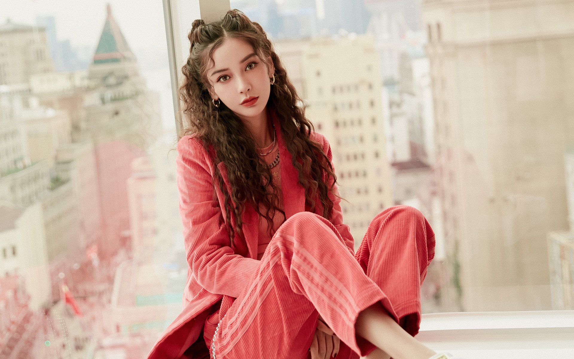 奥运周期关键战之夜，一座山与一束光的双线赴约